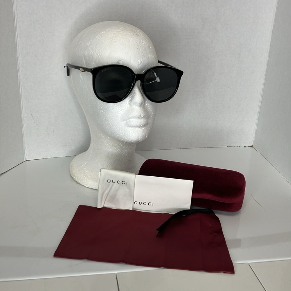 Gucci women black sunglasses and Gucci burgundy sunglass  case